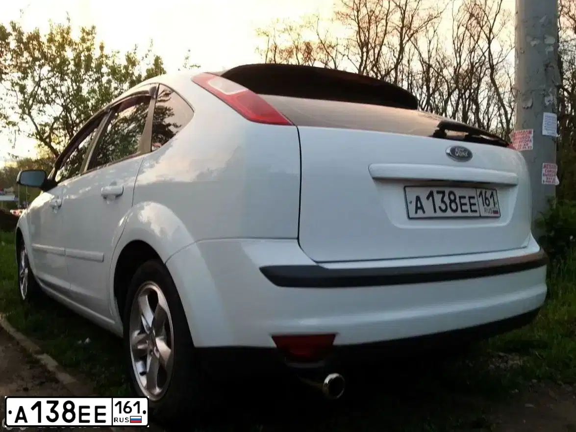 Фото автомобиля FORD FOCUS, 2007 — госномер А138ЕЕ161. Цвет: БЕЛЫЙ