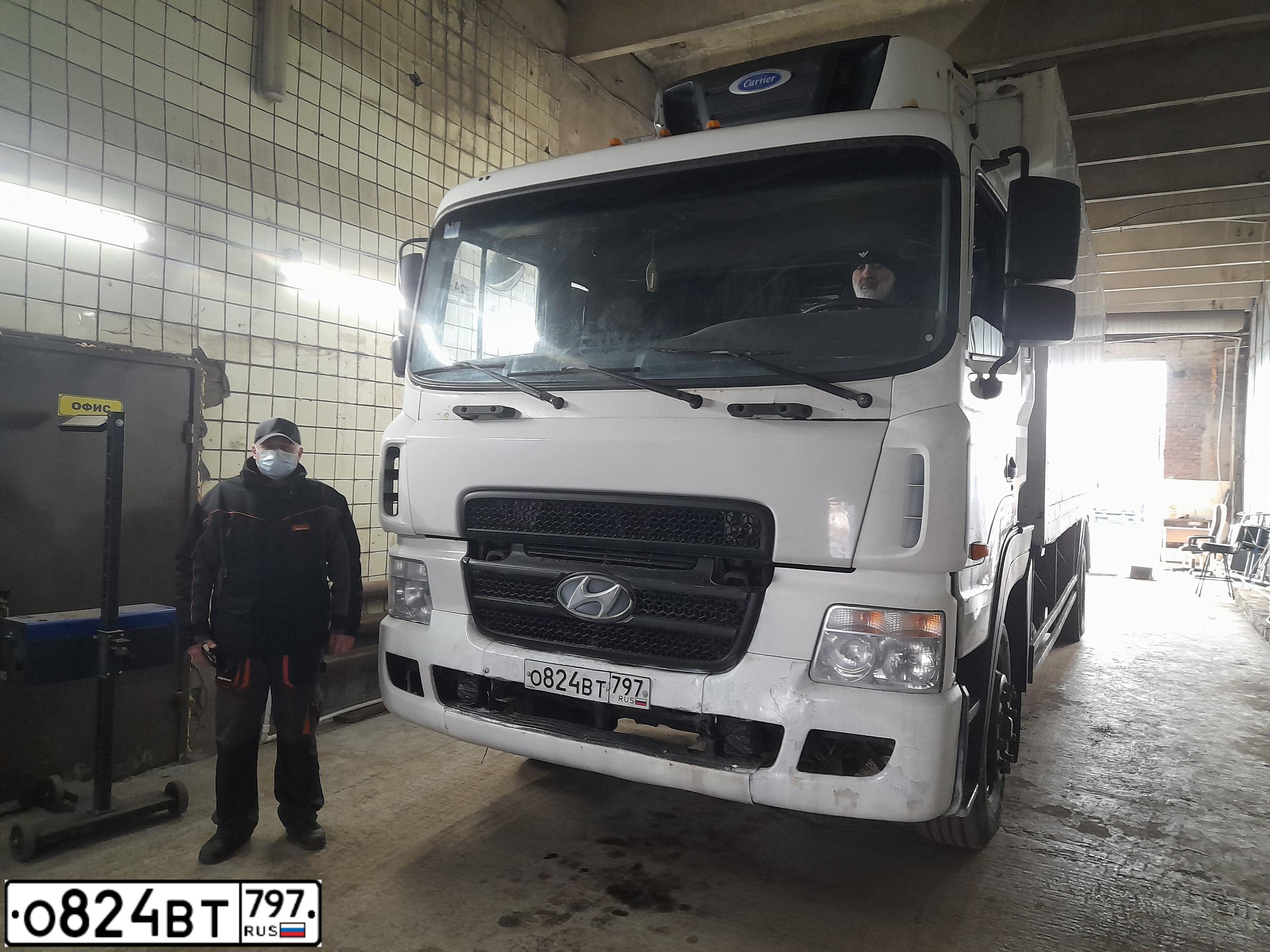 Фото автомобиля IVECO 2818, 2013 — госномер С266УТ790. Цвет: Белый