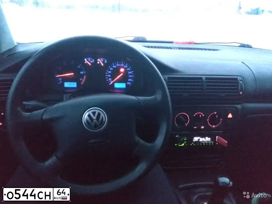 Фото автомобиля VOLKSWAGEN PASSAT, 1998 — госномер О544СН64. Цвет: ЗЕЛЕНЫЙ