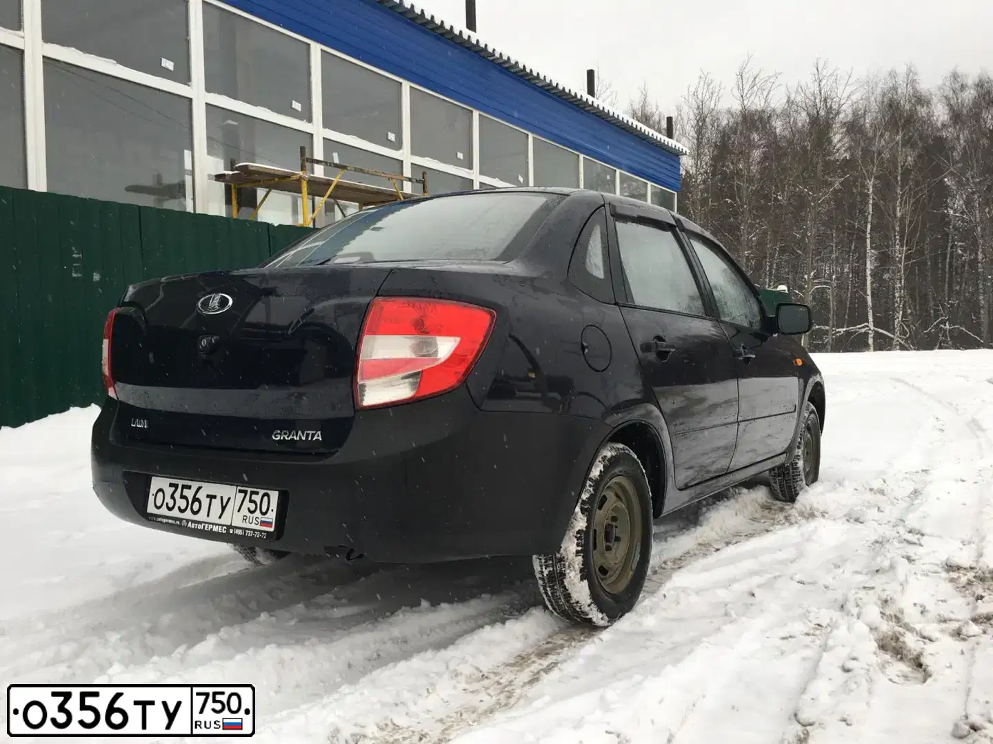 Фото автомобиля LADA 2190 GRANTA, 2013 — госномер О356ТУ750. Цвет: СИНИЙ