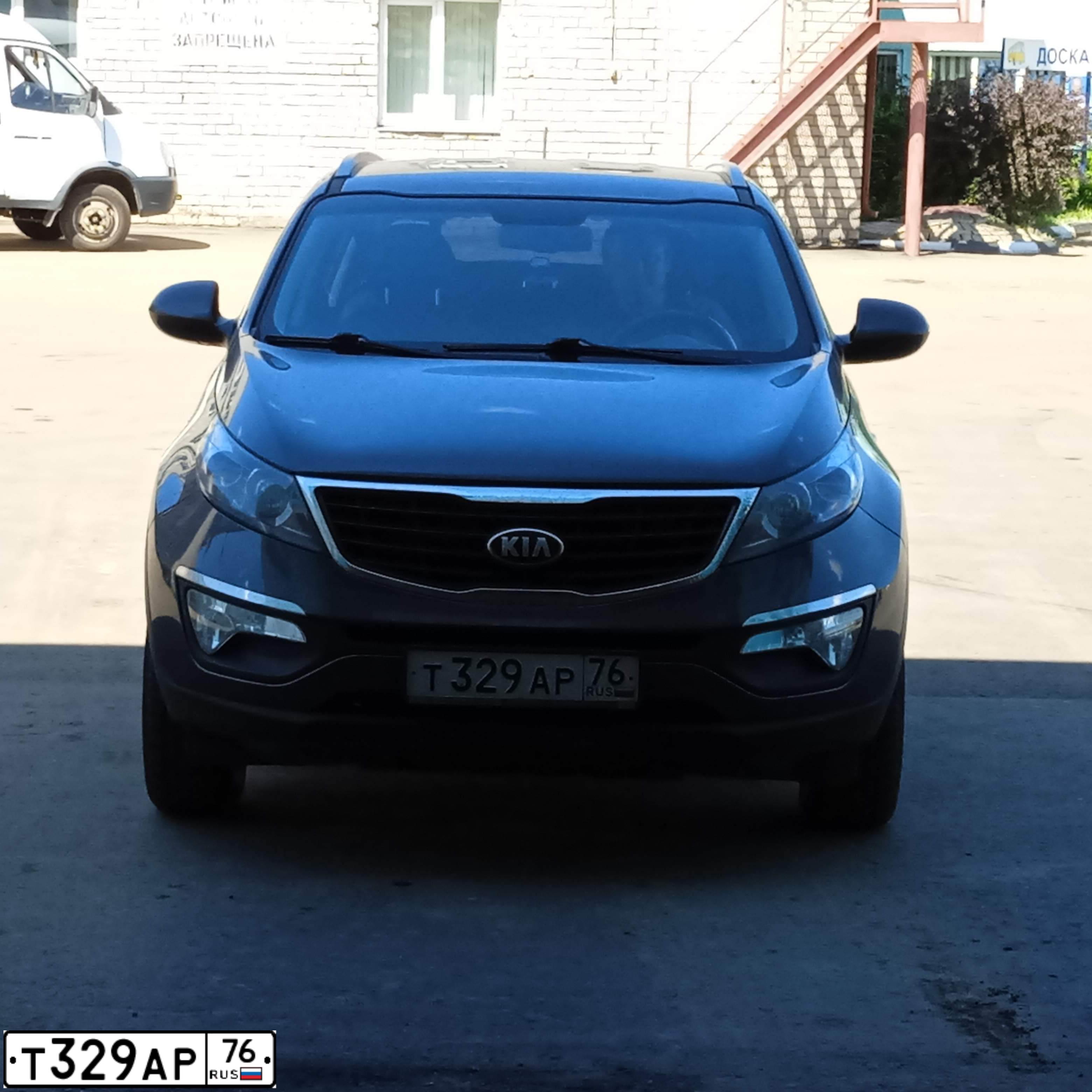 Фото автомобиля KIA SPORTAGE, 2014 — госномер Т329АР76. Цвет: СЕРЫЙ