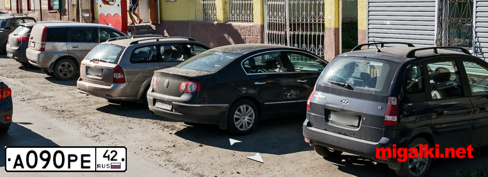 Фото автомобиля VOLKSWAGEN PASSAT, 2010 — госномер А090РЕ42. Цвет: Коричневый