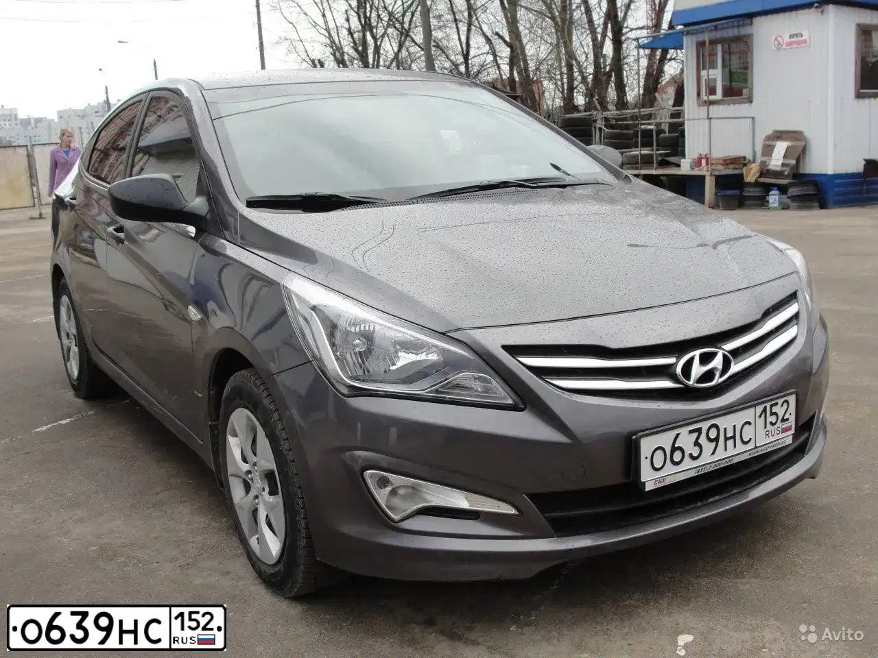 Фото автомобиля HYUNDAI SOLARIS, 2015 — госномер У892ТВ62. Цвет: ТЕМНО-СЕРЫЙ