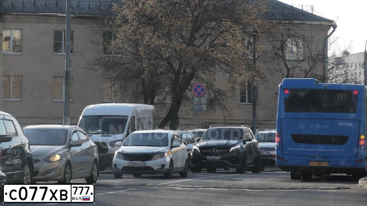 Фото автомобиля TOYOTA RAV4, 2017 — госномер С077ХВ777. Цвет: ЧЕРНЫЙ МЕТАЛЛИК