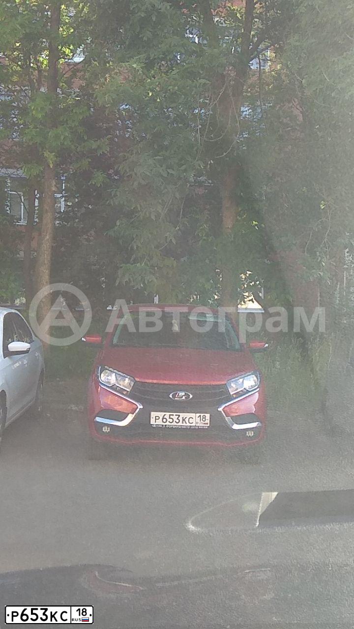 Фото автомобиля LADA XRAY, 2018 — госномер Р653КС18. Цвет: КРАСНЫЙ