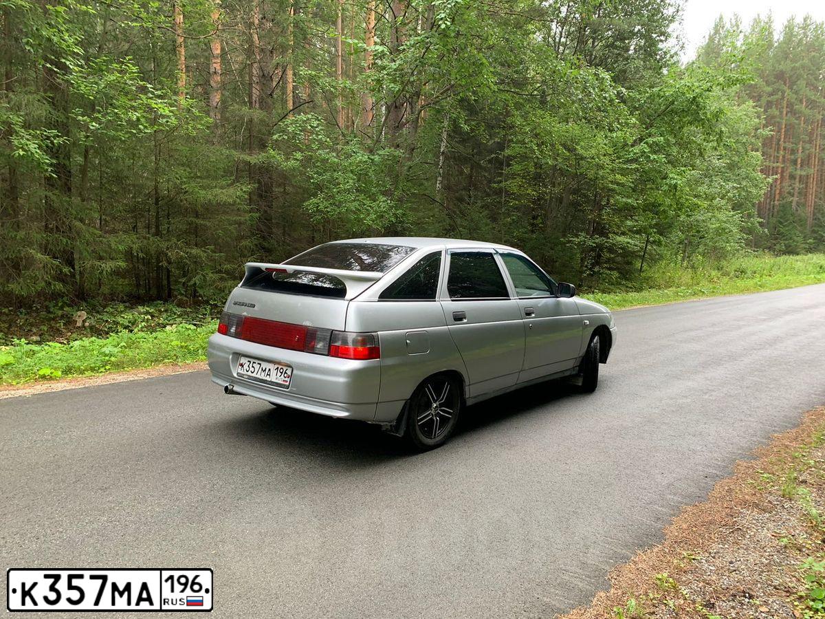 Фото автомобиля LADA 2112, 2007 — госномер С864КО196. Цвет: СВЕТЛО-СЕРЕБРИСТЫЙ