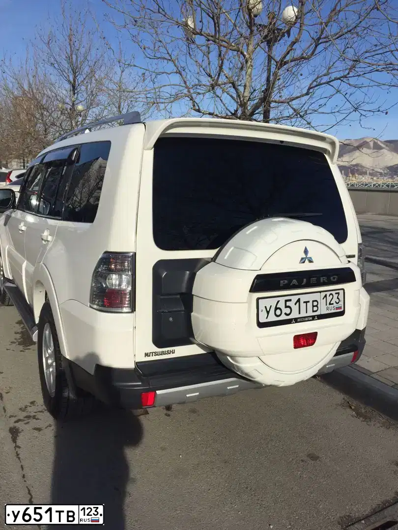 Фото автомобиля MITSUBISHI PAJERO, 2007 — госномер Р500МЕ93. Цвет: Белый