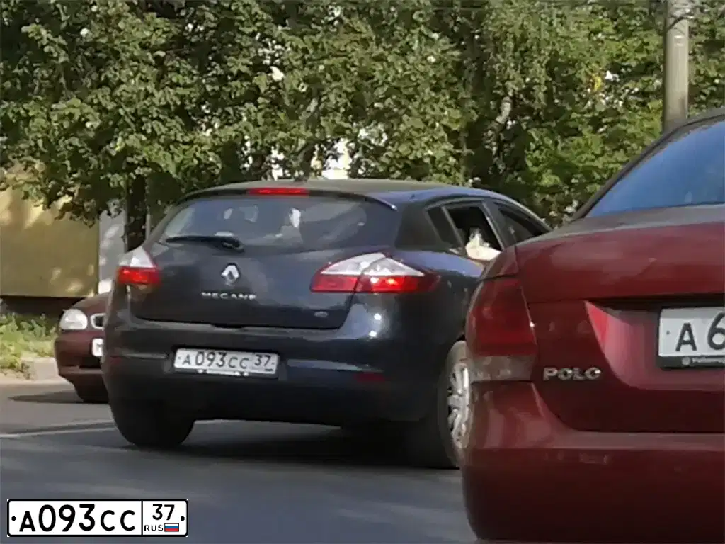 Фото автомобиля RENAULT MEGANE, 2010 — госномер А093СС37. Цвет: ТЕМНО-СЕРЫЙ