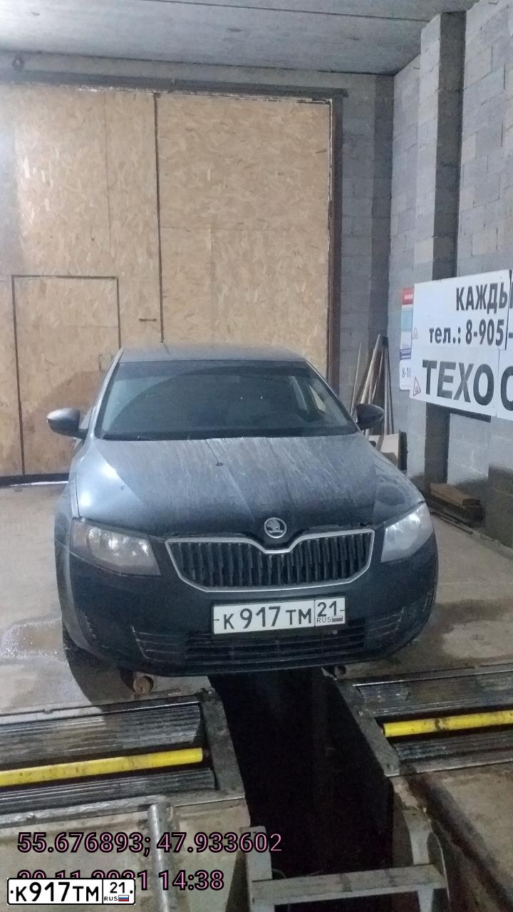 Фото автомобиля SKODA OCTAVIA, 2014 — госномер Е299МС21. Цвет: ЧЕРНЫЙ