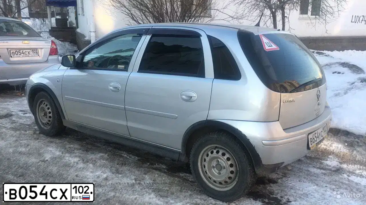 Фото автомобиля CHEVROLET AVEO, 2011 — госномер В054СХ102. Цвет: СЕРЕБРИСТЫЙ