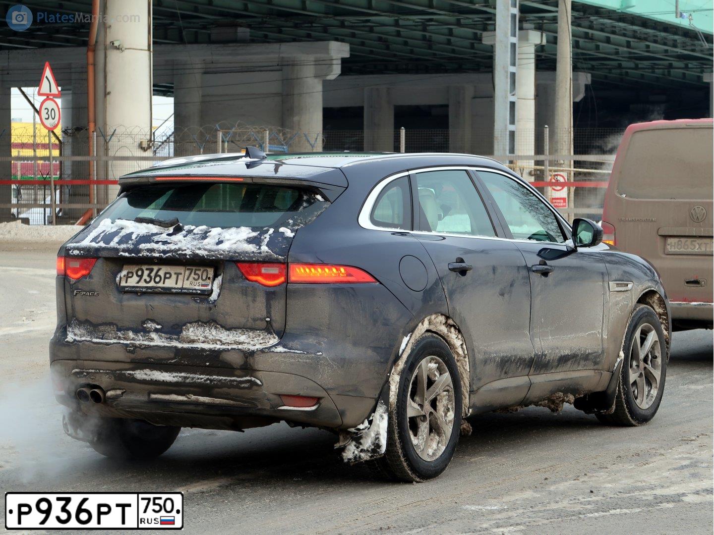 Фото автомобиля JAGUAR F-PACE, 2017 — госномер Е778ЕМ797. Цвет: ТЕМНО СИНИЙ