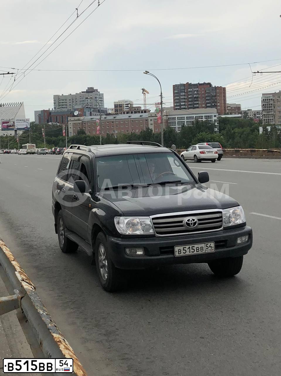 Фото автомобиля TOYOTA CAMRY, 2010 — госномер В515ВВ54. Цвет: СЕРЕБРИСТЫЙ МЕТАЛЛИК