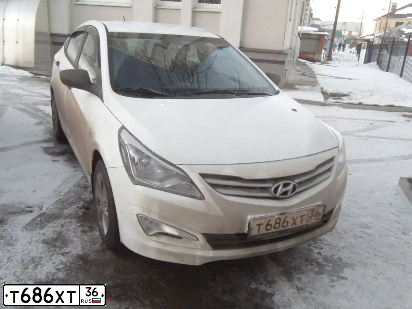 Фото автомобиля HYUNDAI SOLARIS, 2014 — госномер Т686ХТ36. Цвет: БЕЛЫЙ