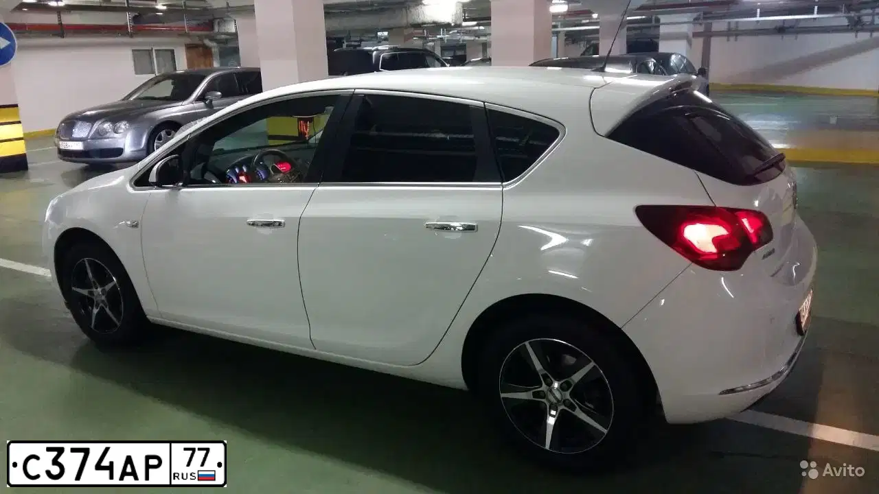 Фото автомобиля OPEL ASTRA, 2012 — госномер Х201КМ37. Цвет: Белый