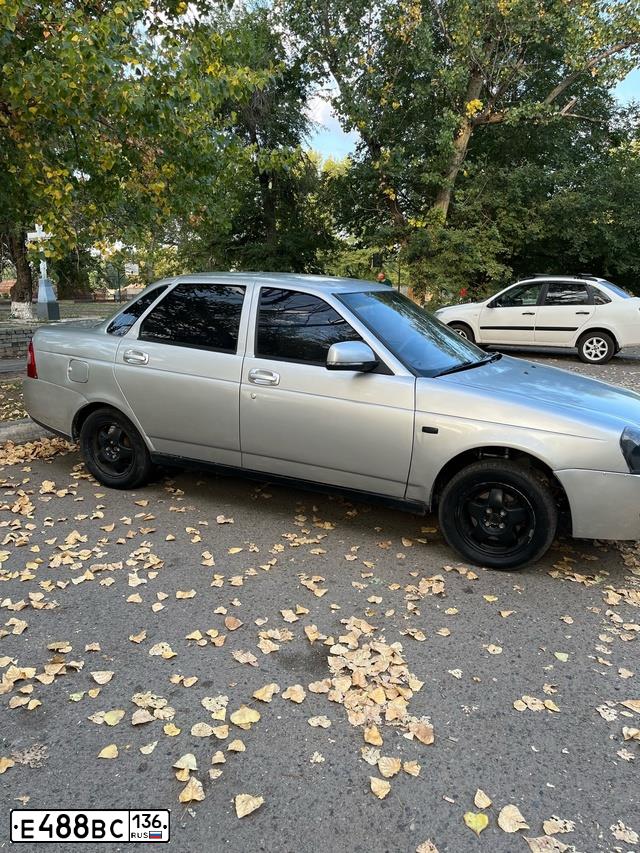 Фото автомобиля LADA 2170 PRIORA, 2008 — госномер Е488ВС136. Цвет: Светло-Серебристый металлик