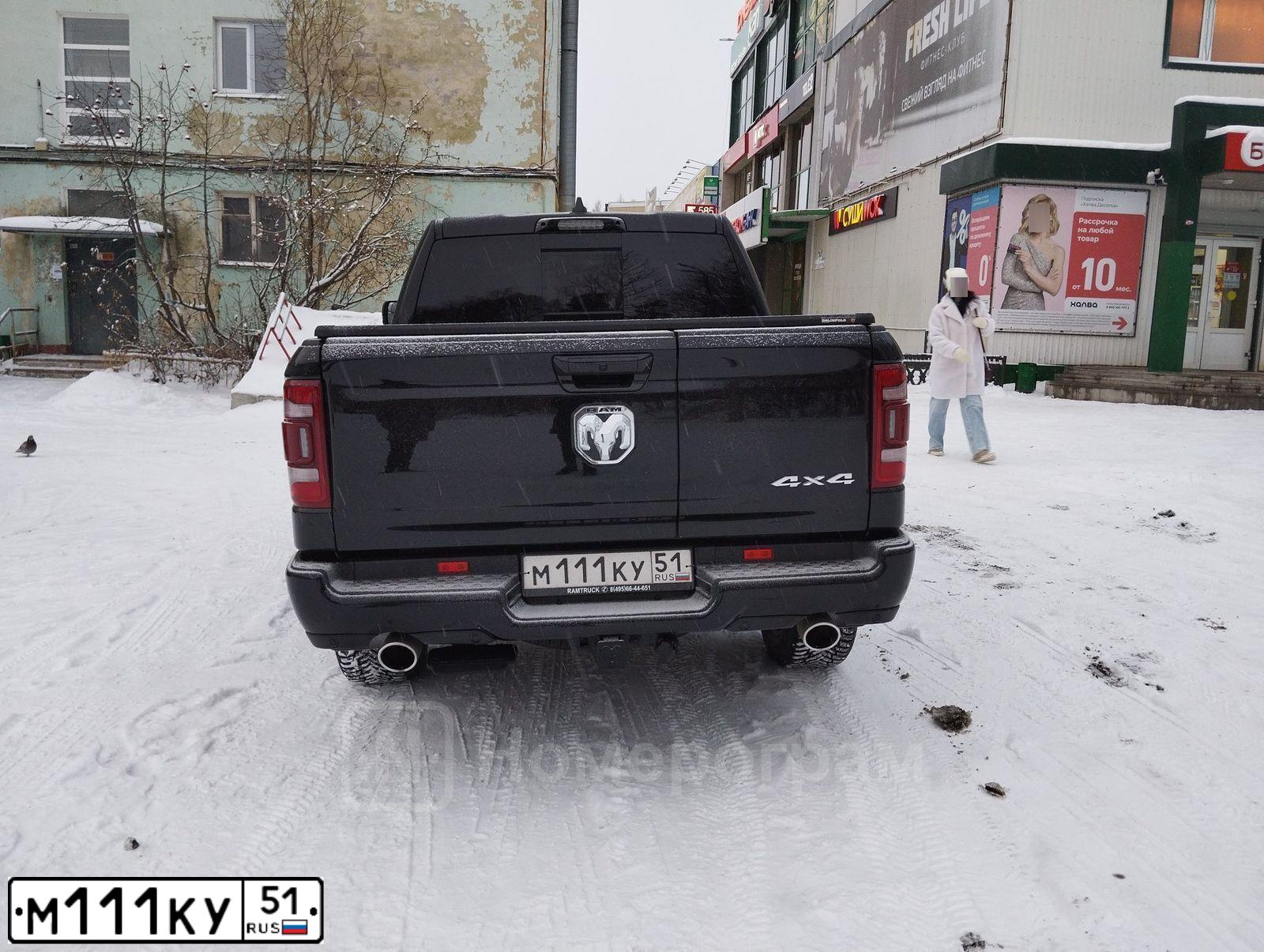 Фото автомобиля LADA 2191 GRANTA, 2018 — госномер М111КУ51. Цвет: Красный