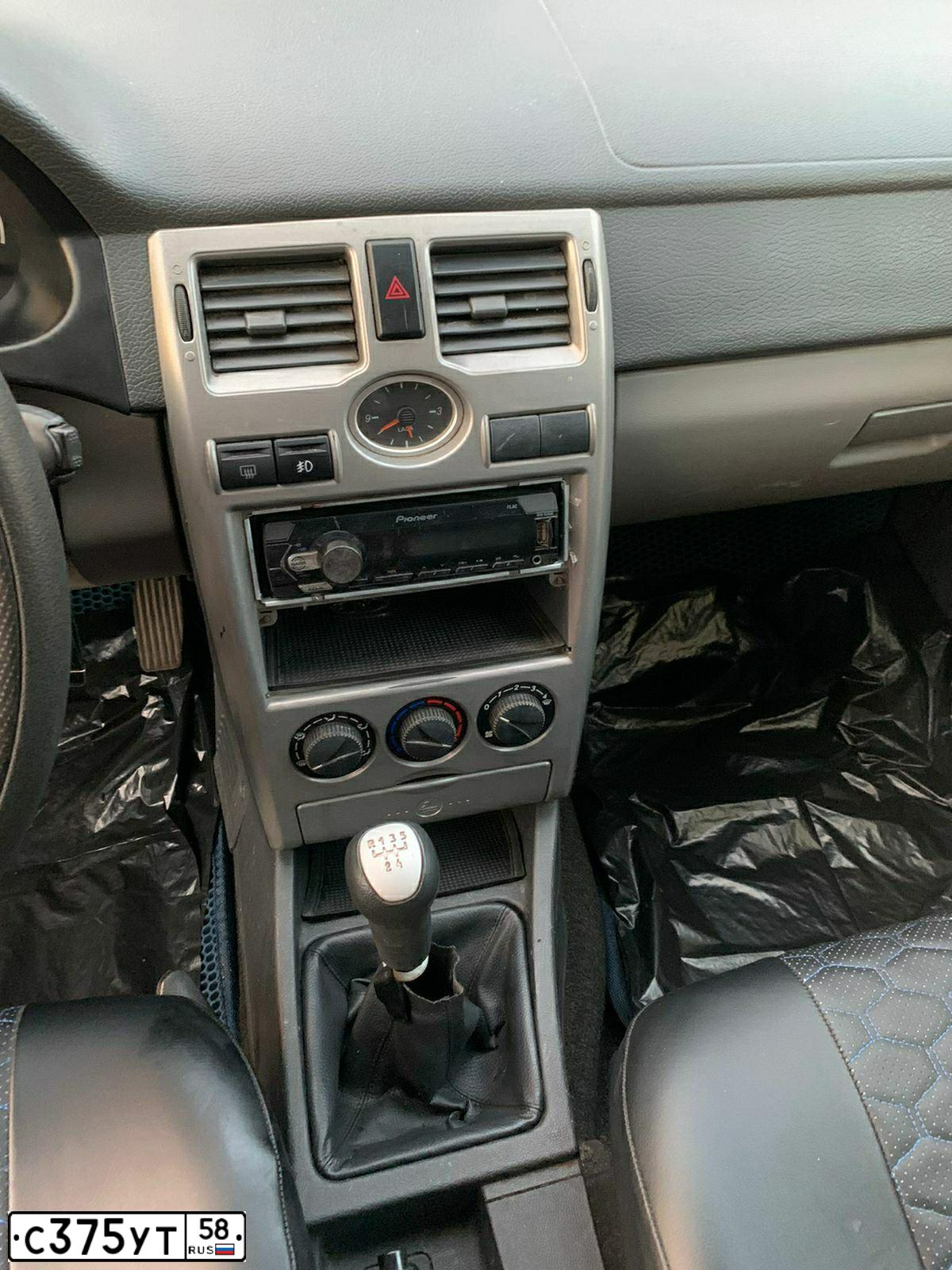 Фото автомобиля LADA 2170 PRIORA, 2007 — госномер С375УТ58. Цвет: Сине-Черный