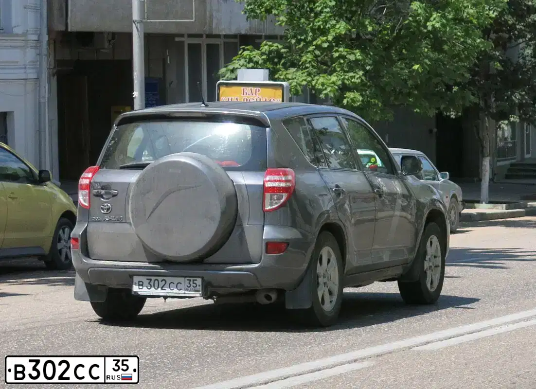 Фото автомобиля TOYOTA RAV4, 2011 — госномер В302СС35. Цвет: СЕРЫЙ