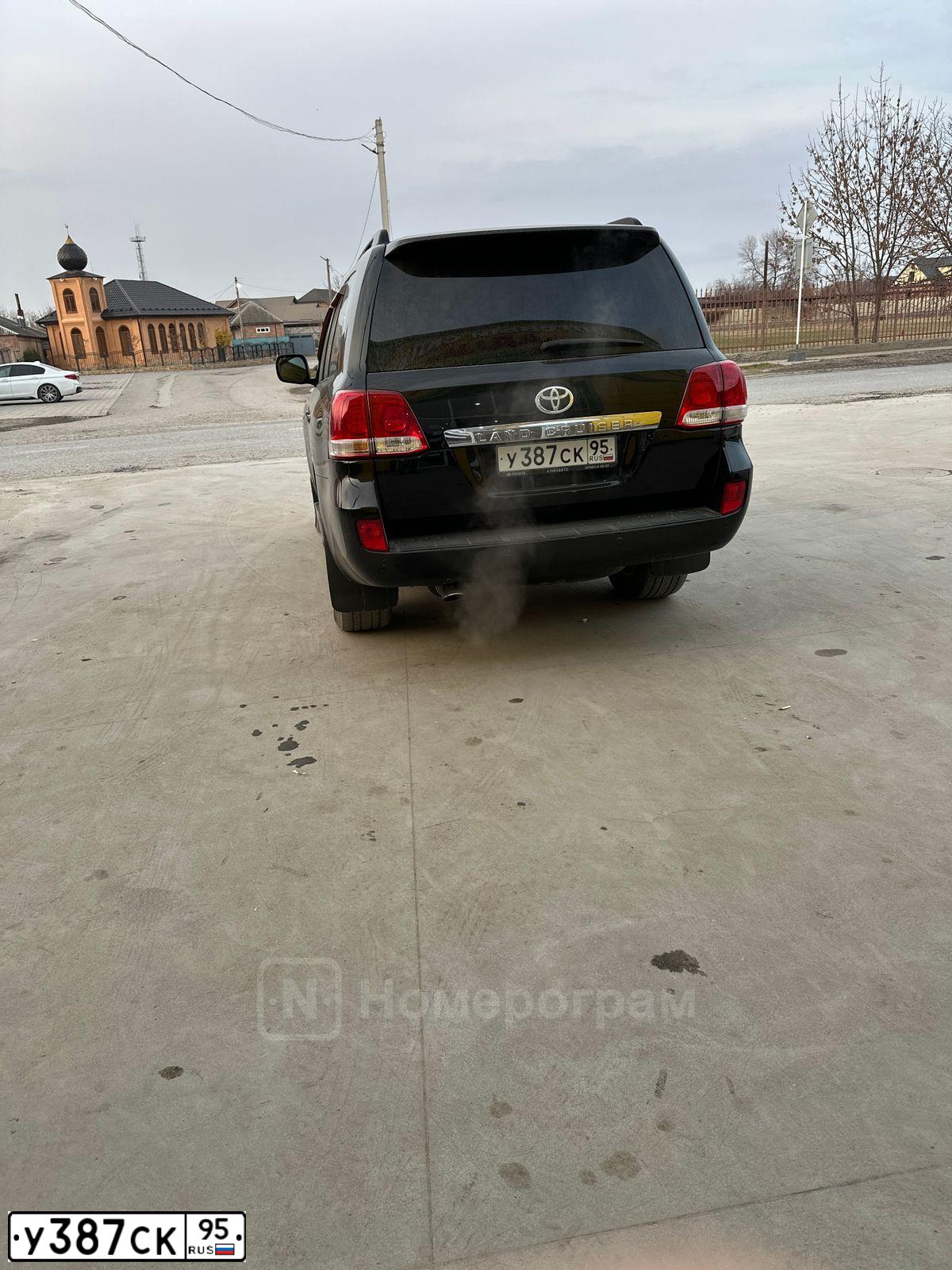 Фото автомобиля TOYOTA LANDCRUISER 200, 2010 — госномер У387СК95. Цвет: ЧЕРНЫЙ