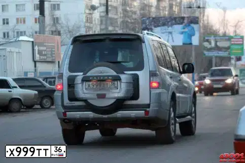 Фото автомобиля MITSUBISHI PAJERO, 2011 — госномер Х999ТТ36. Цвет: СЕРЕБРИСТЫЙ