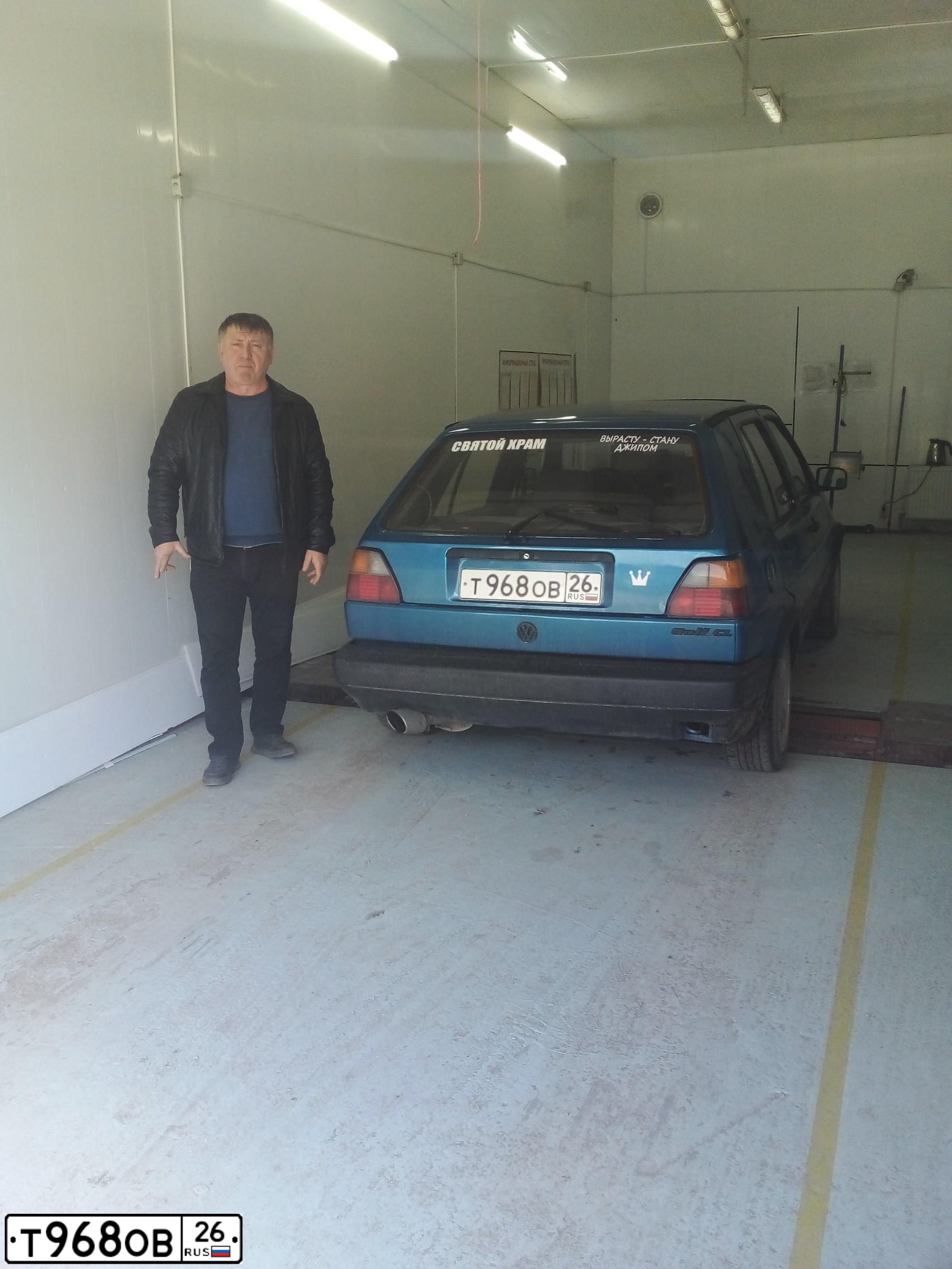 Фото автомобиля VOLKSWAGEN GOLF, 1988 — госномер Т968ОВ26. Цвет: синий