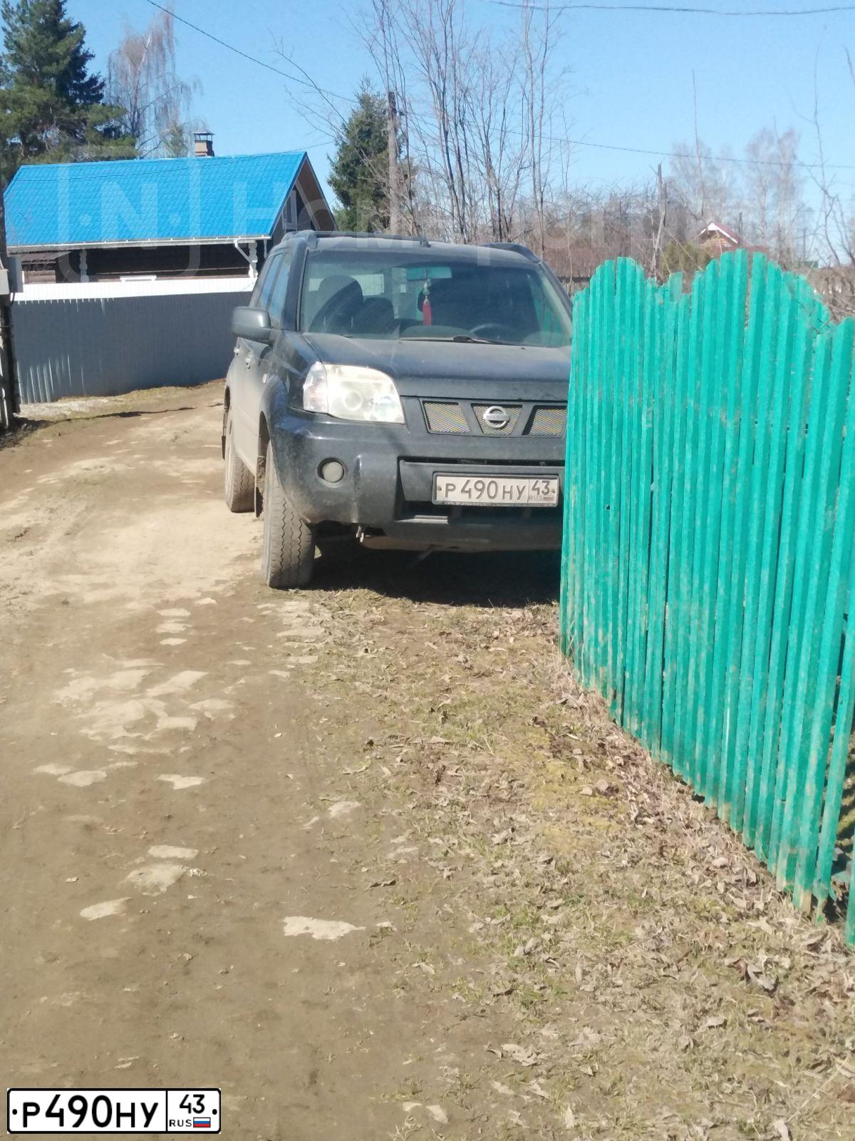 Фото автомобиля NISSAN X-TRAIL, 2004 — госномер Р490НУ43. Цвет: ЧЕРНЫЙ