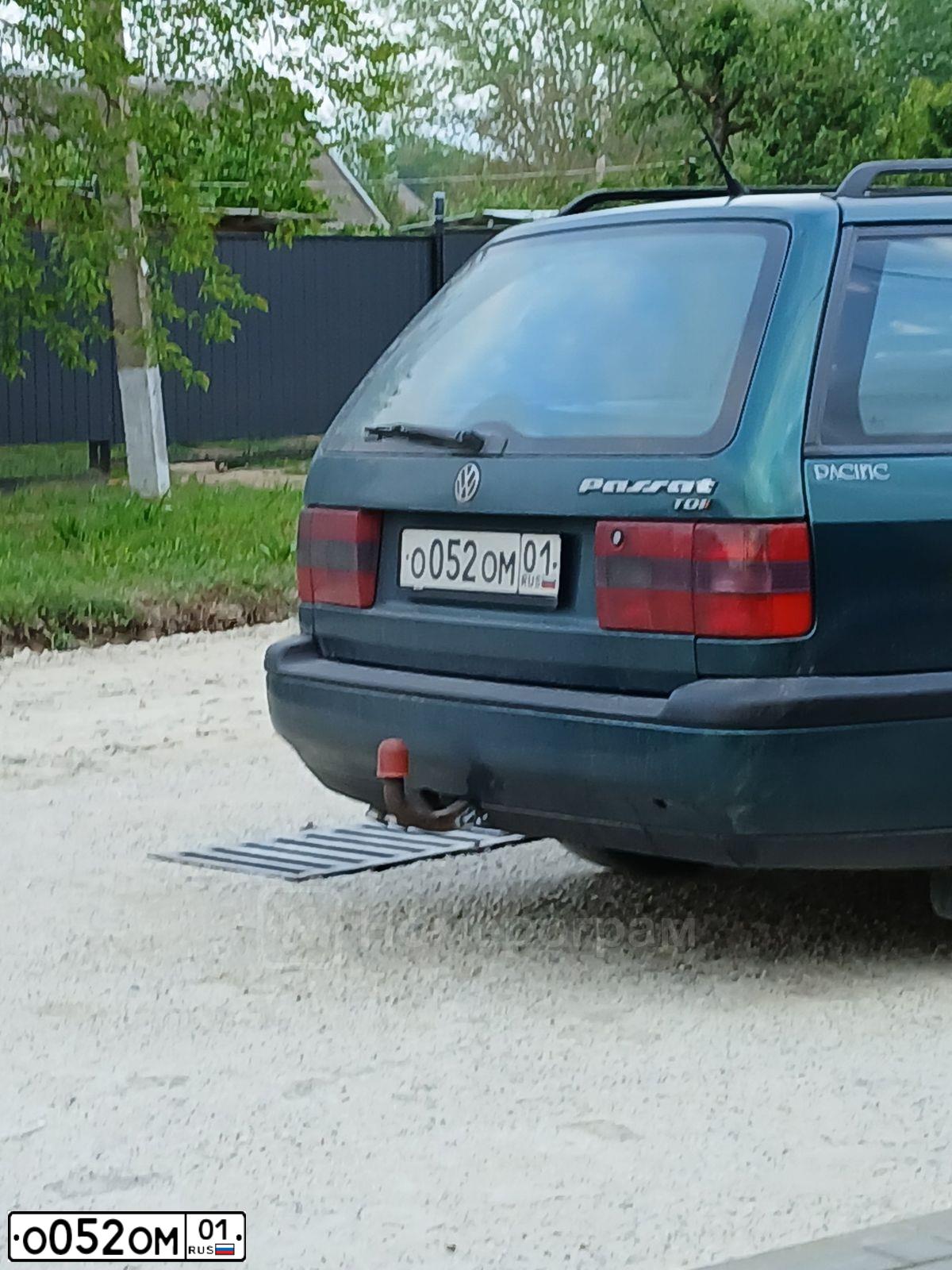 Фото автомобиля VOLKSWAGEN PASSAT, 1996 — госномер О052ОМ01. Цвет: ЗЕЛЕНЫЙ