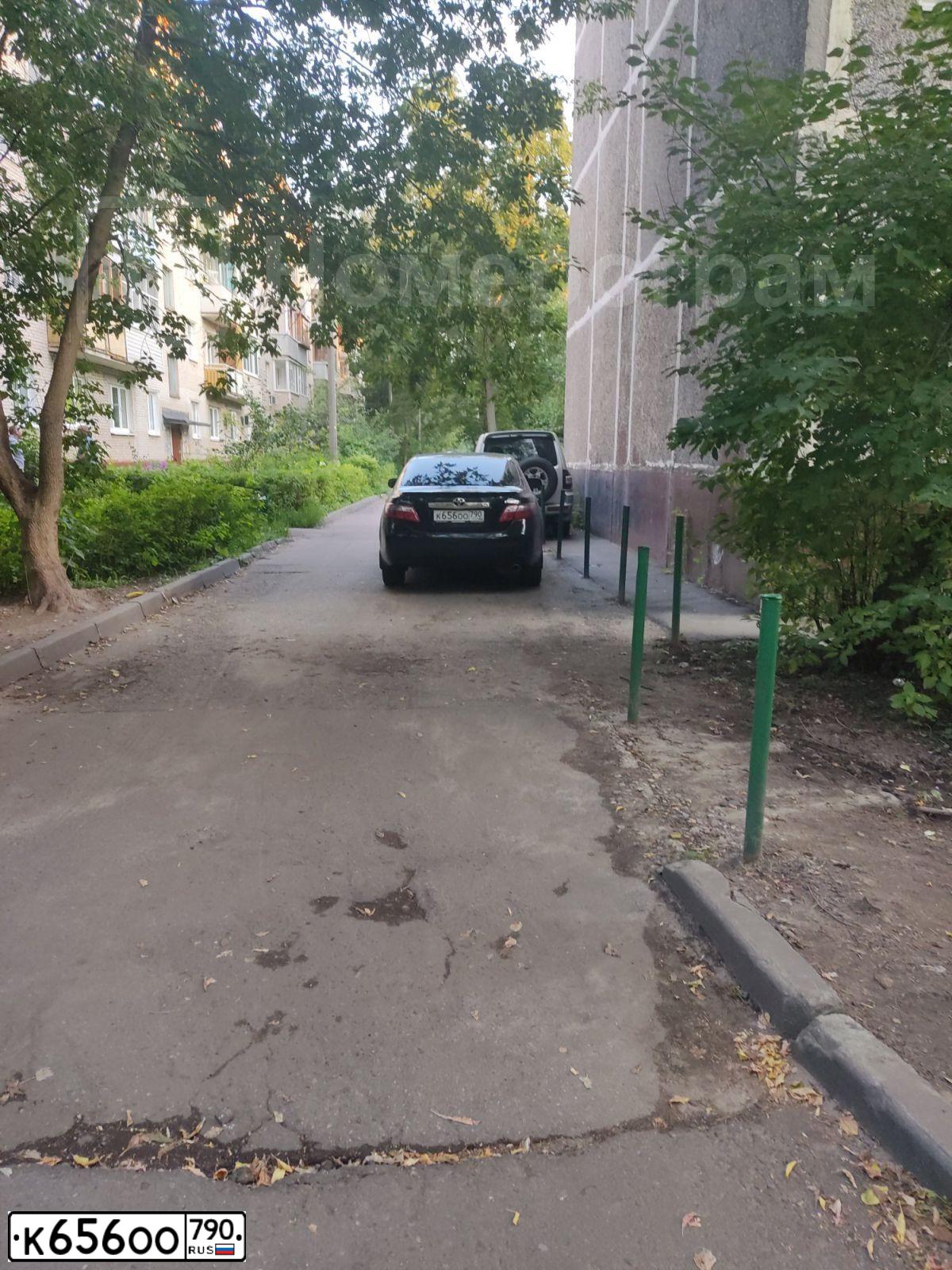 Фото автомобиля TOYOTA CAMRY, 2008 — госномер Н319НН90. Цвет: ЧЕРНЫЙ