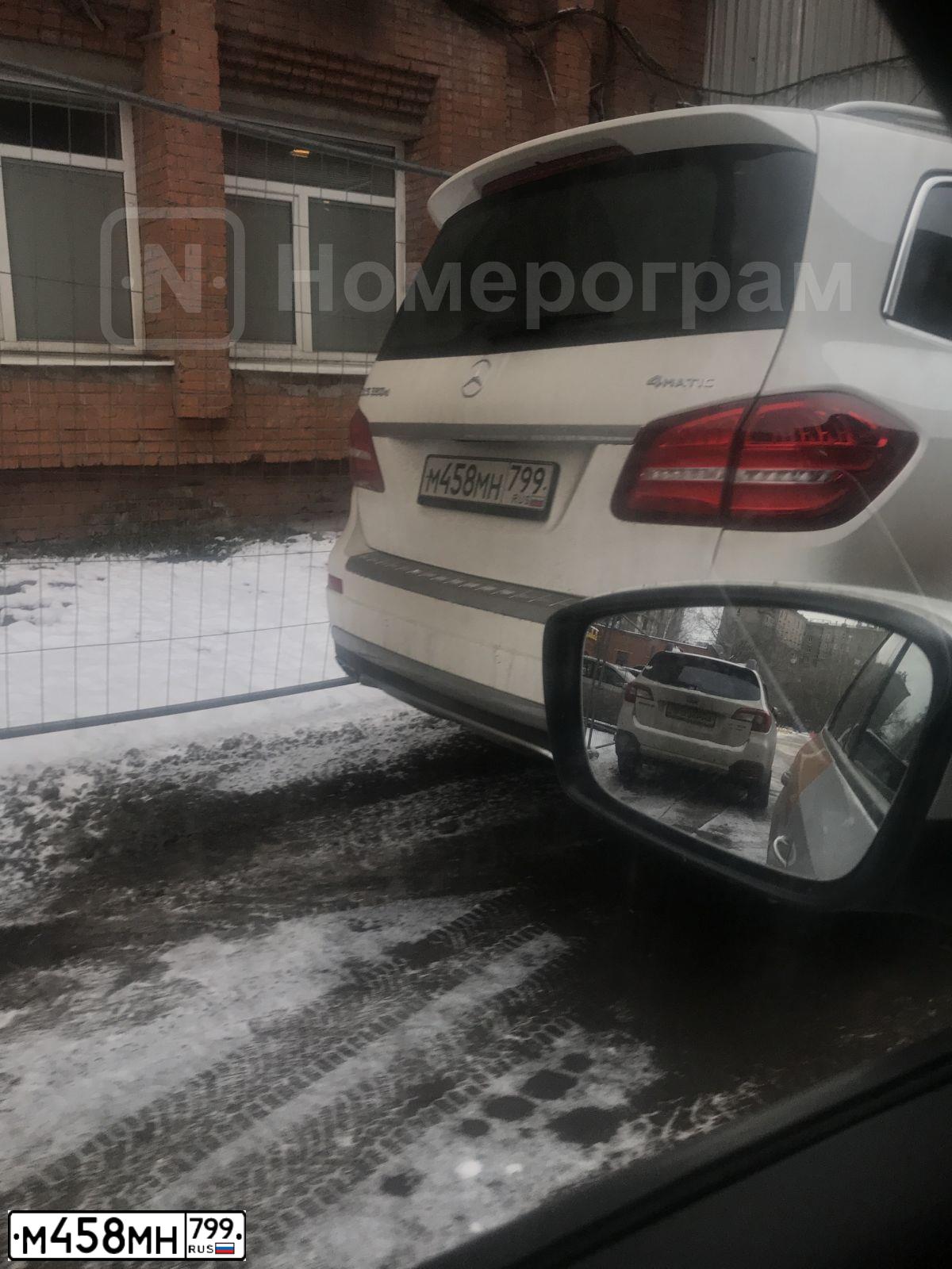 Фото автомобиля MERCEDES GL-KLASSE, 2018 — госномер М458МН799. Цвет: БЕЛЫЙ