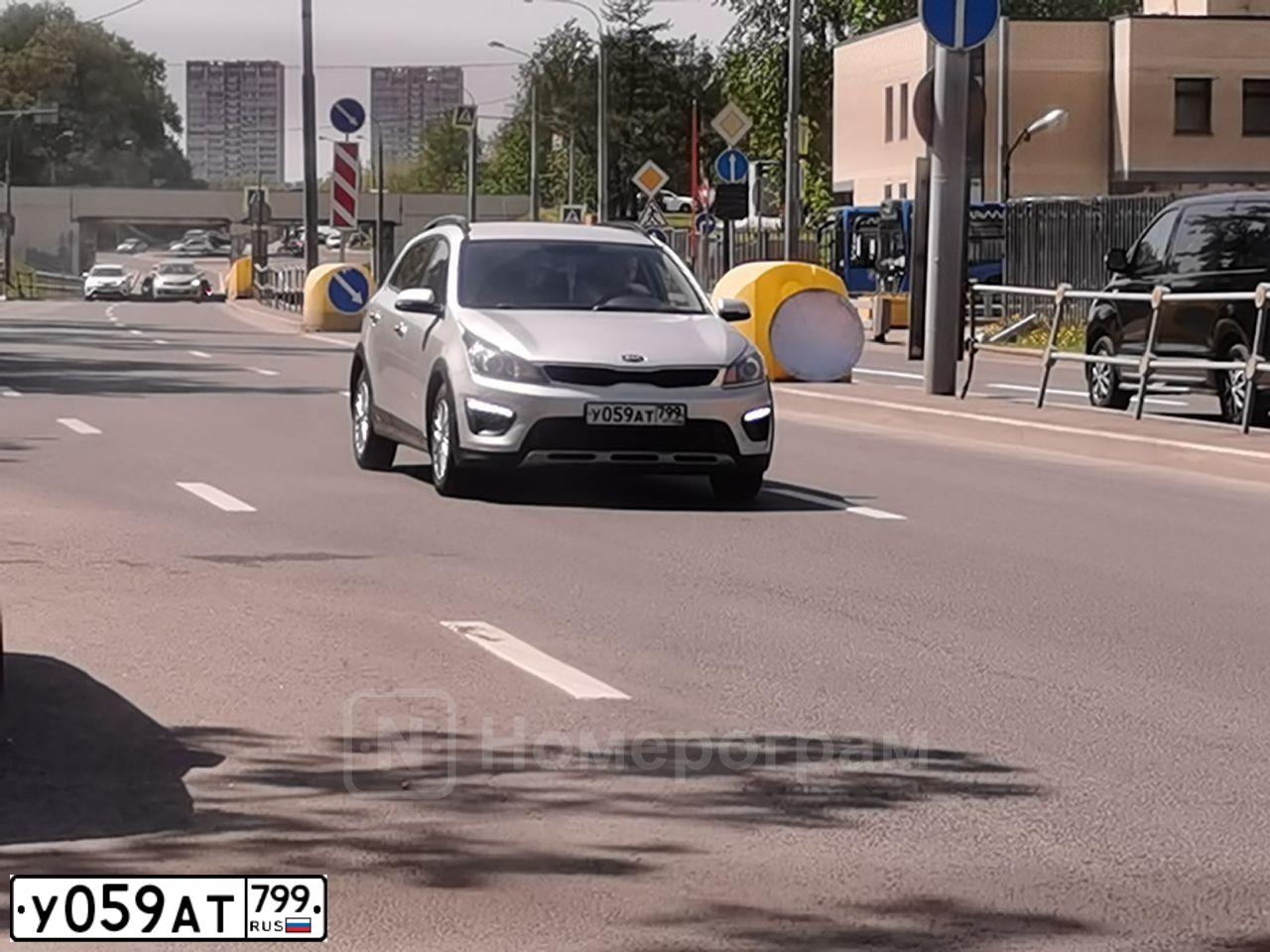 Фото автомобиля KIA RIO, 2017 — госномер У059АТ799. Цвет: СЕРЕБРИСТЫЙ