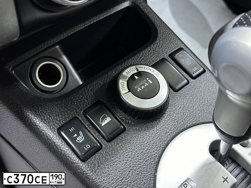 Фото автомобиля NISSAN НИССАН X-TRAIL, 2012 — госномер С370СЕ190. Цвет: Серый
