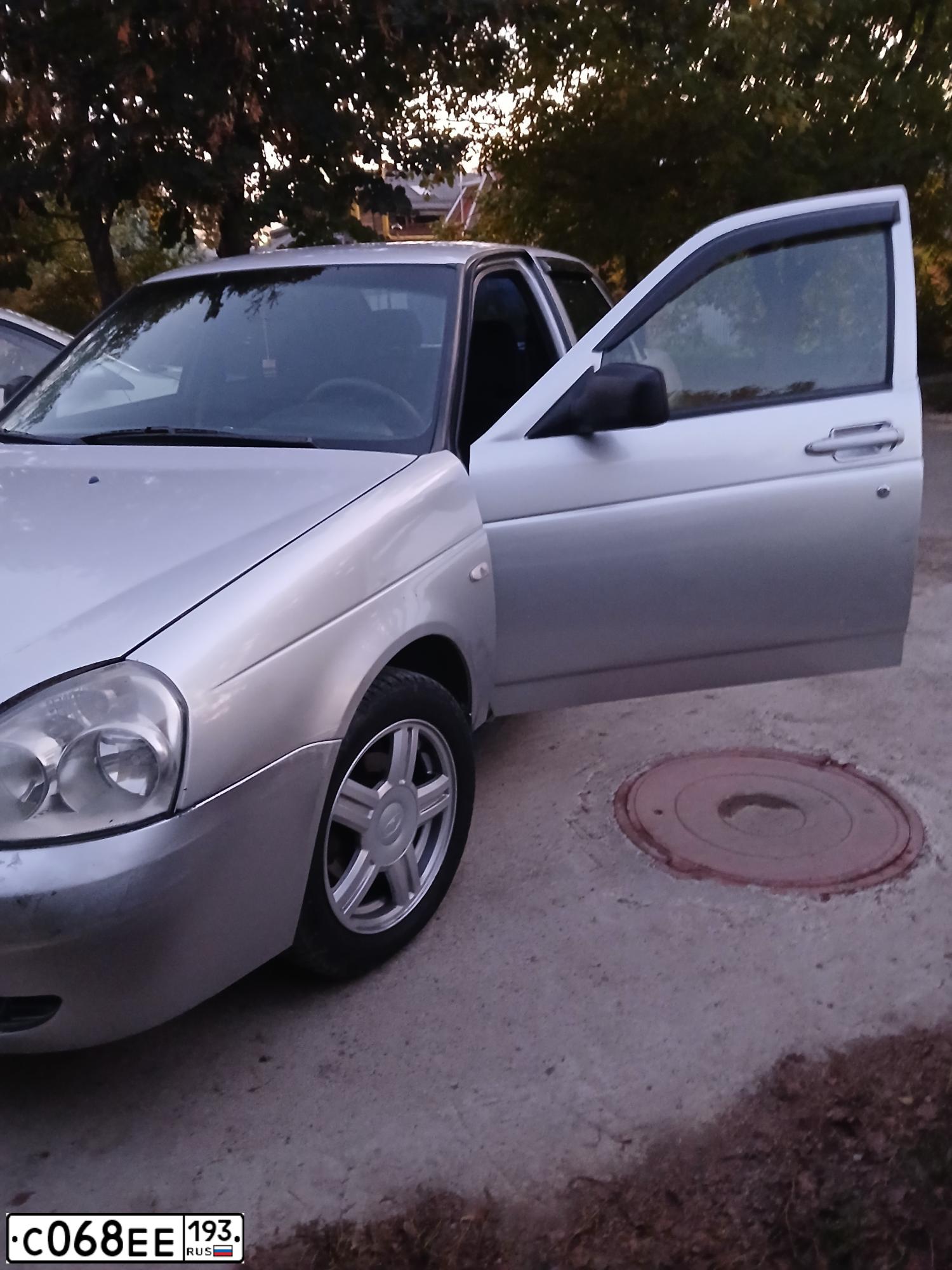 Фото автомобиля LADA PRIORA, 2008 — госномер У167ВА323. Цвет: СВЕТЛО-СЕРЕБ МЕТАЛЛ