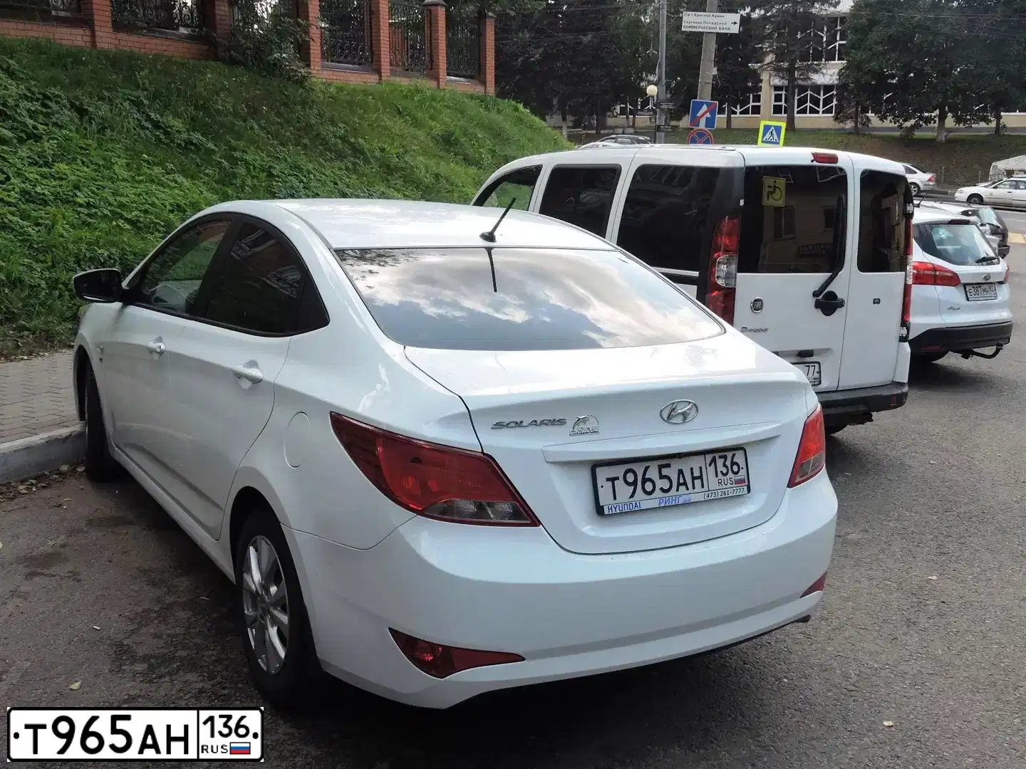 Фото автомобиля HYUNDAI SOLARIS, 2016 — госномер Т965АН136. Цвет: Белый