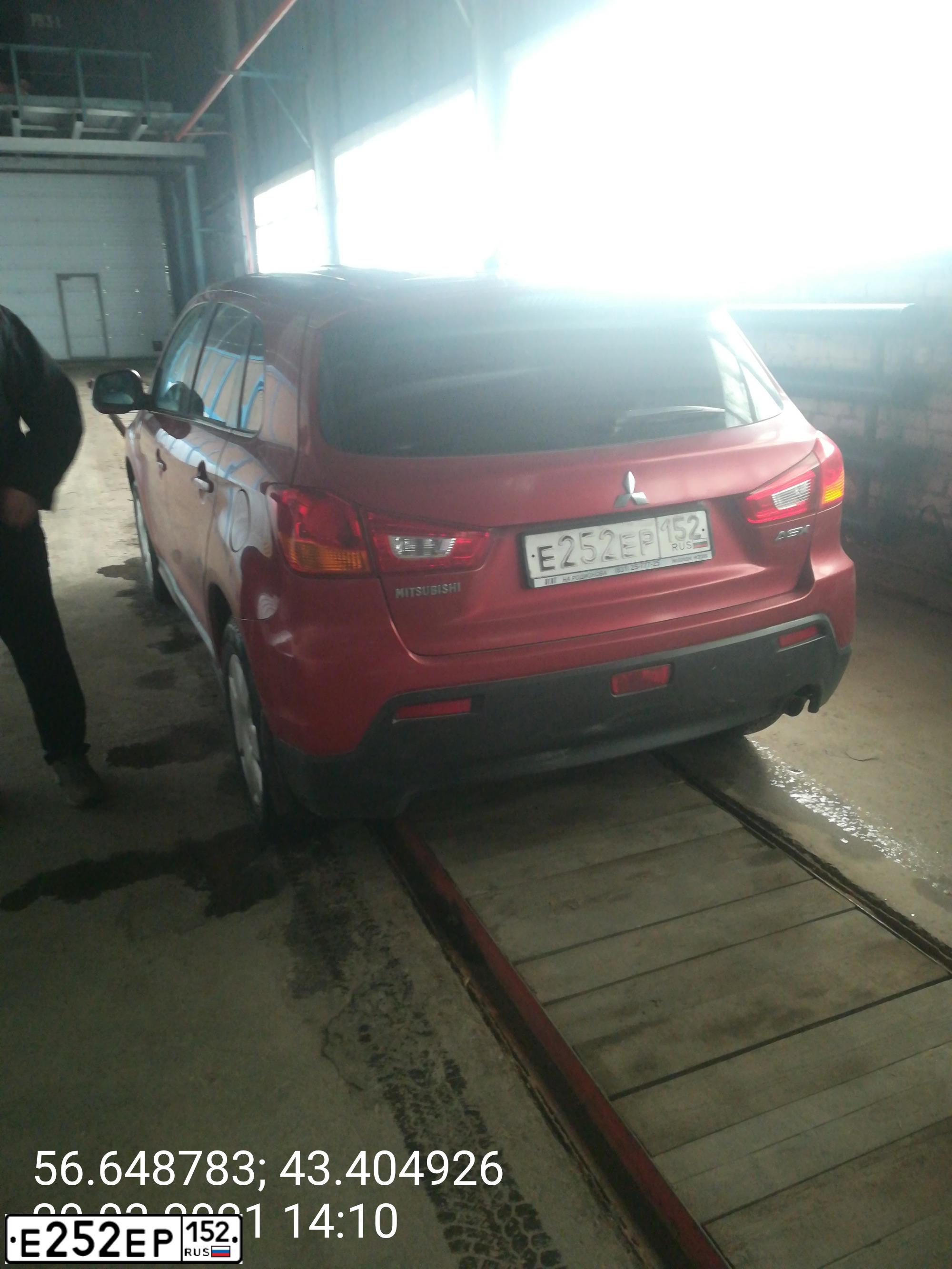 Фото автомобиля MITSUBISHI ASX, 2011 — госномер Х645АЕ152. Цвет: Красный