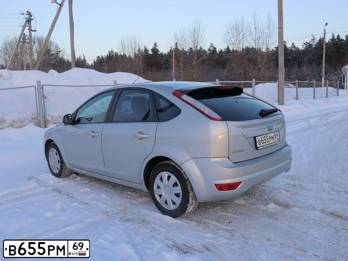 Фото автомобиля FORD FOCUS, 2011 — госномер У415УВ69. Цвет: Серебристый