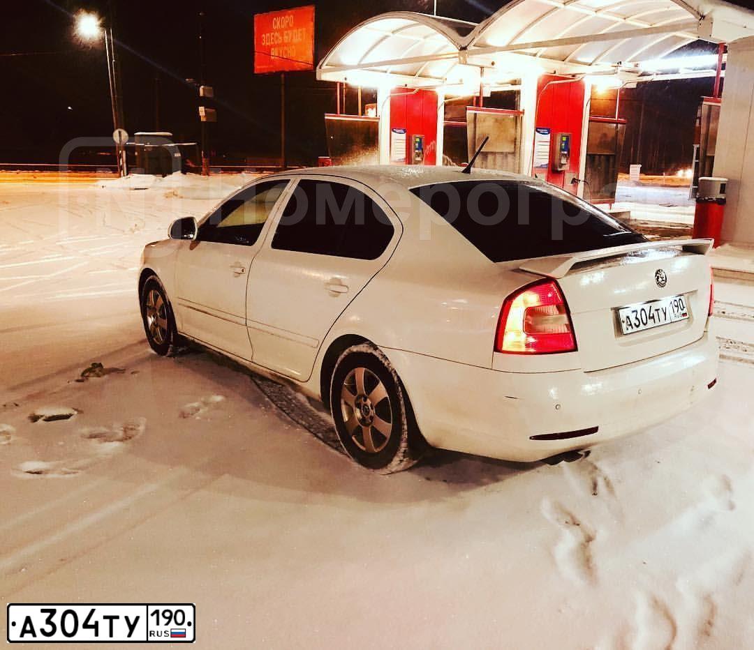 Фото автомобиля SKODA OCTAVIA, 2012 — госномер Х219ЕС797. Цвет: Белый