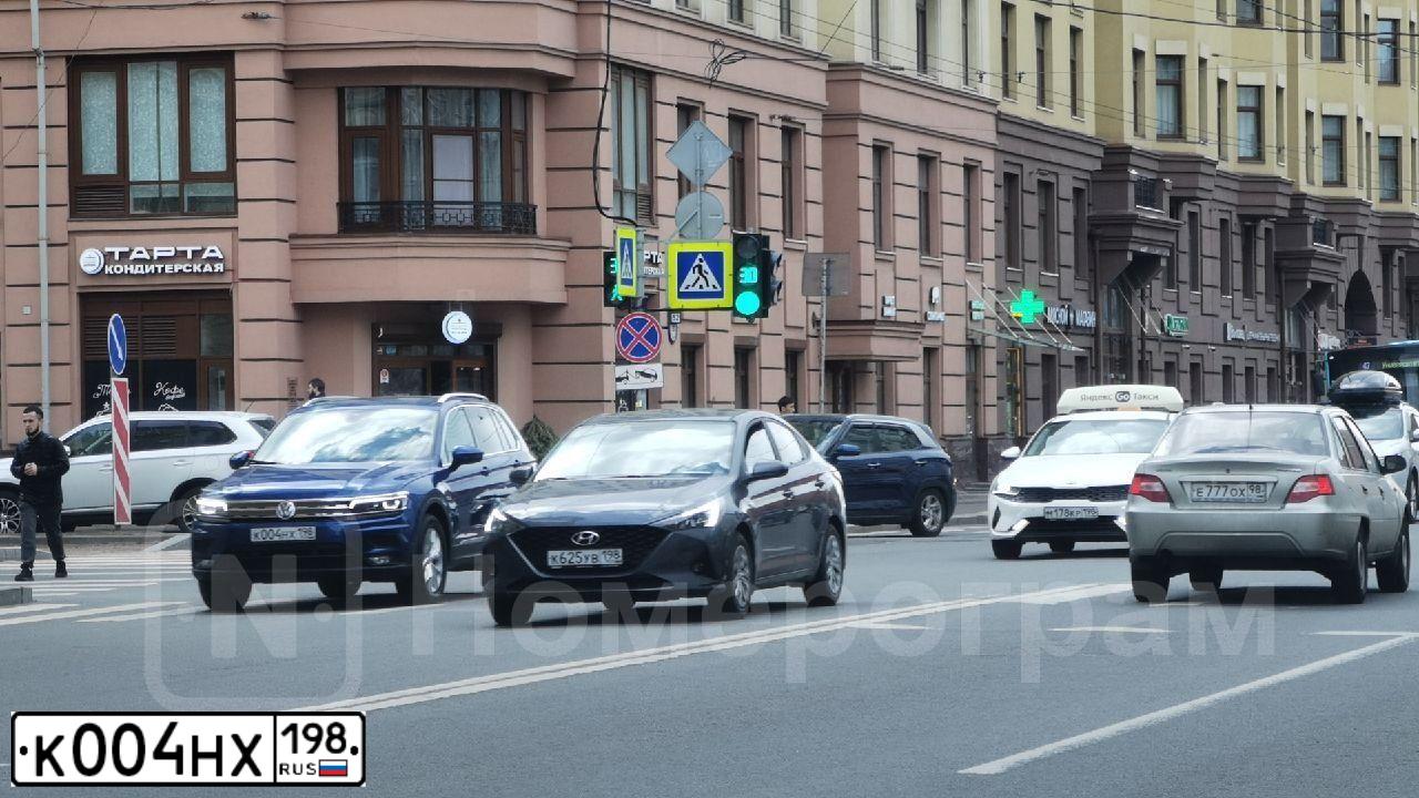 Фото автомобиля VOLKSWAGEN TIGUAN, 2020 — госномер А397АХ977. Цвет: синий