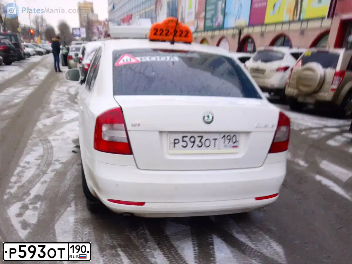 Фото автомобиля SKODA OCTAVIA, 2011 — госномер Р593ОТ190. Цвет: БЕЛЫЙ