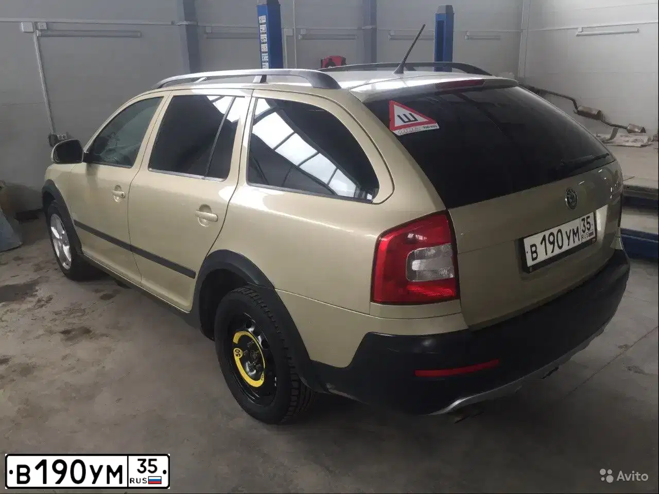 Фото автомобиля SKODA OCTAVIA, 2012 — госномер О744АР76. Цвет: БЕЖЕВЫЙ