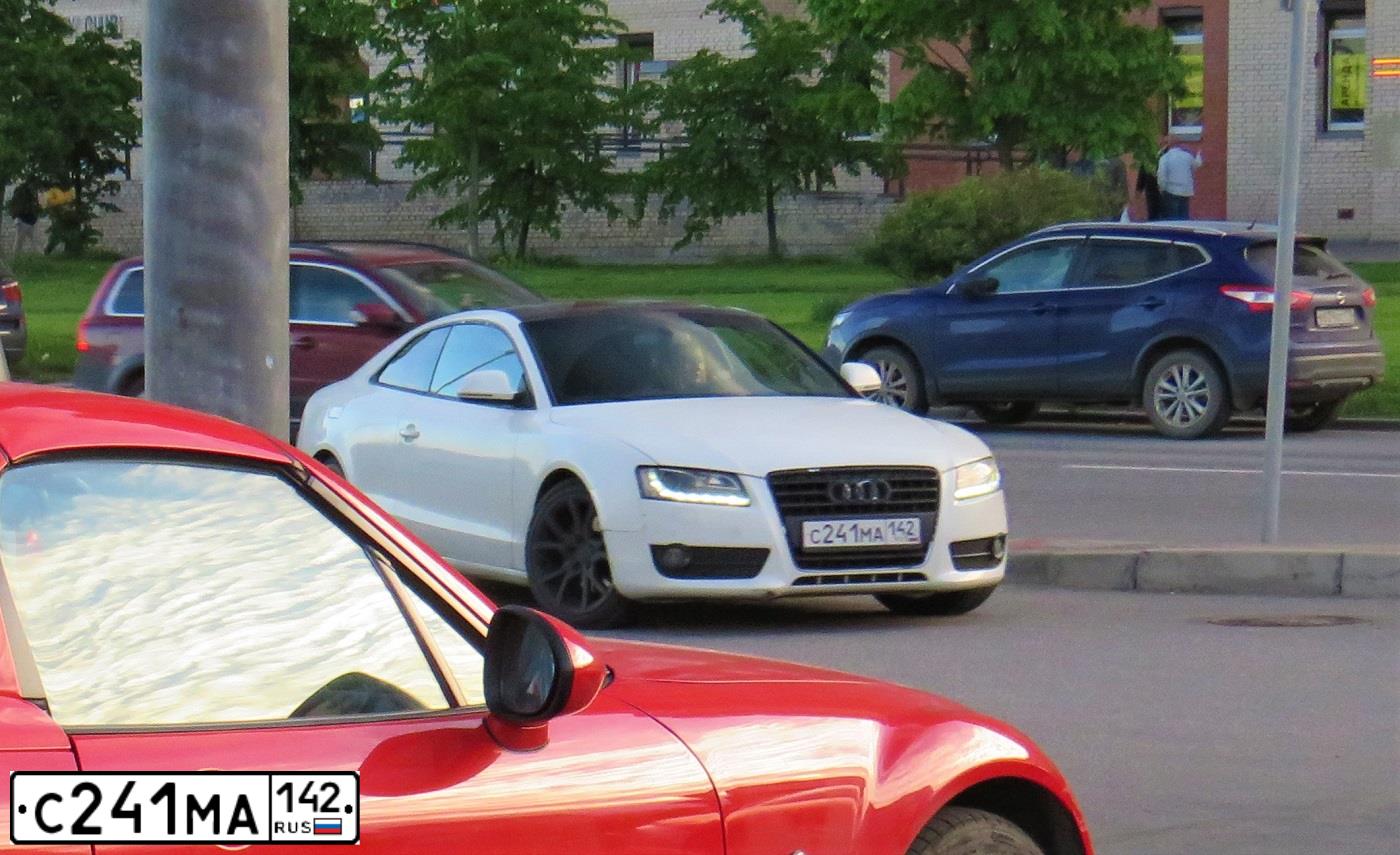 Фото автомобиля AUDI A5, 2008 — госномер М563ОК134. Цвет: Белый черный 
