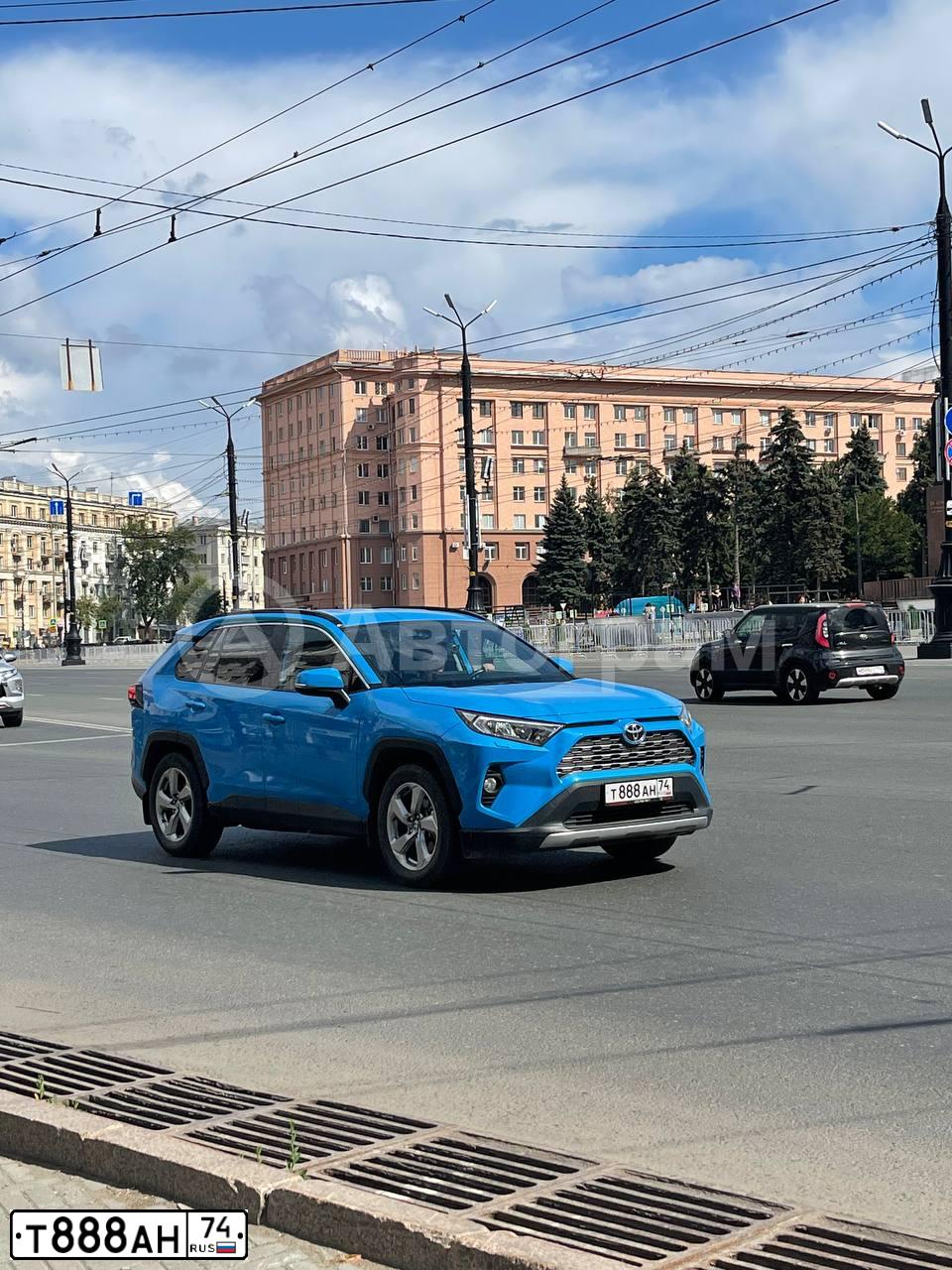Фото автомобиля TOYOTA AVENSIS, 2006 — госномер Т888АН74. Цвет: СВЕТЛО-ЗЕЛЕНЫЙ