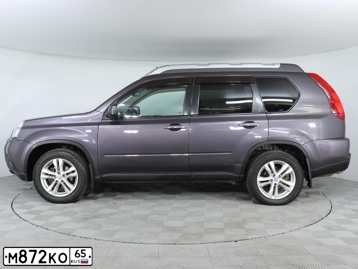Фото автомобиля NISSAN X-TRAIL, 2011 — госномер У028ХР790. Цвет: СЕРО-СИРЕНЕВЫЙ