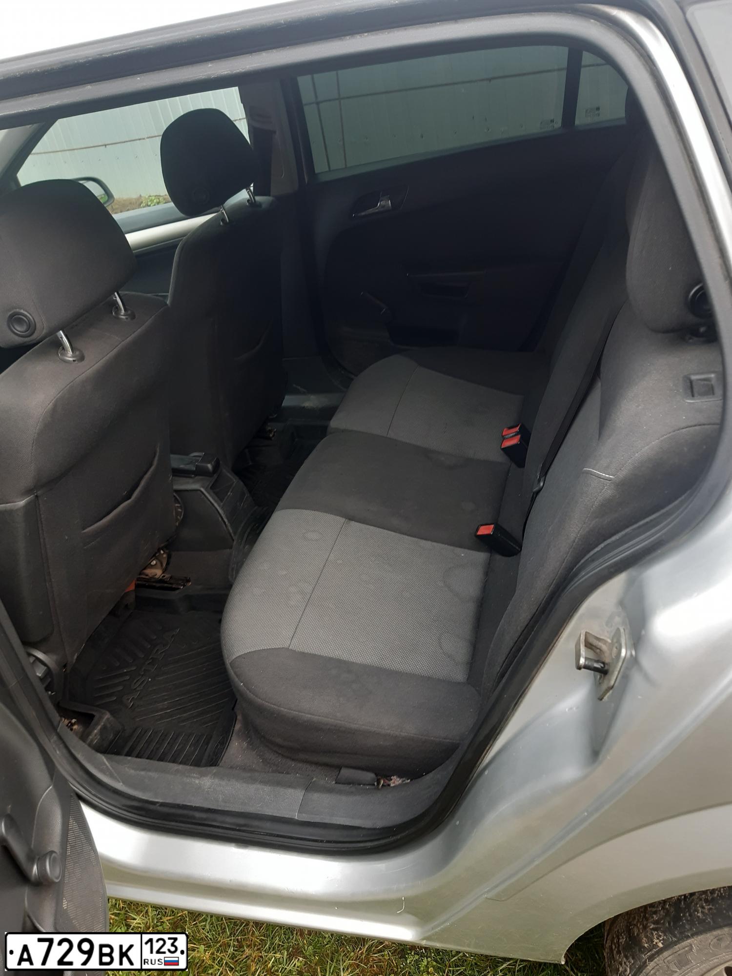 Фото автомобиля OPEL ASTRA, 2007 — госномер А729ВК123. Цвет: Серебристый