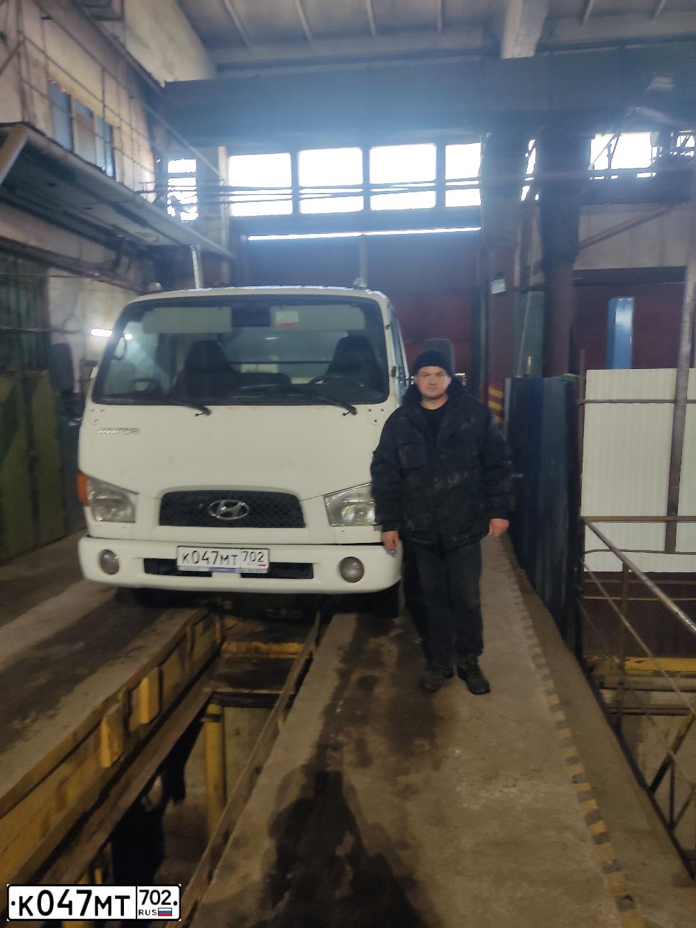 Фото автомобиля HYUNDAI MIGHTY, 2011 — госномер В640ОК790. Цвет: Белый