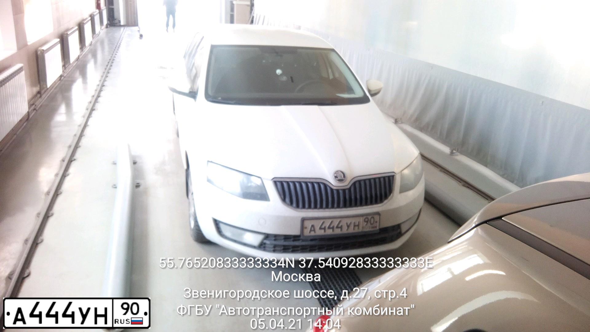Фото автомобиля RENAULT LOGAN, 2011 — госномер А444УН90. Цвет: ЧЕРНЫЙ