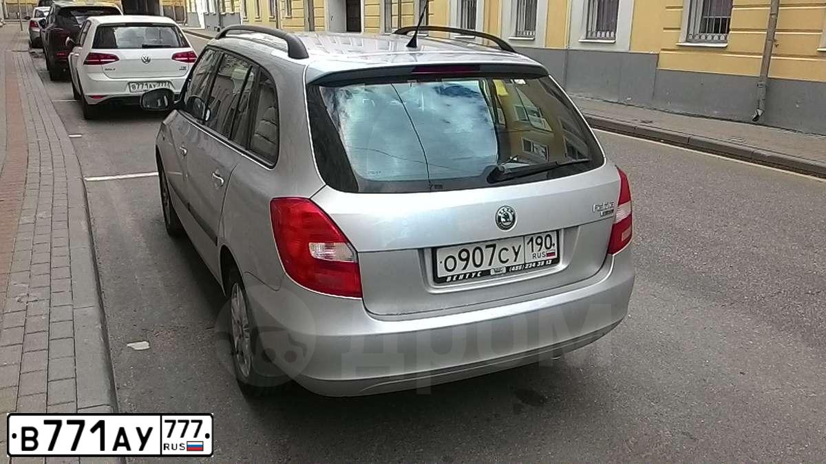 Фото автомобиля VOLKSWAGEN GOLF, 2013 — госномер В384СХ777. Цвет: БЕЛЫЙ