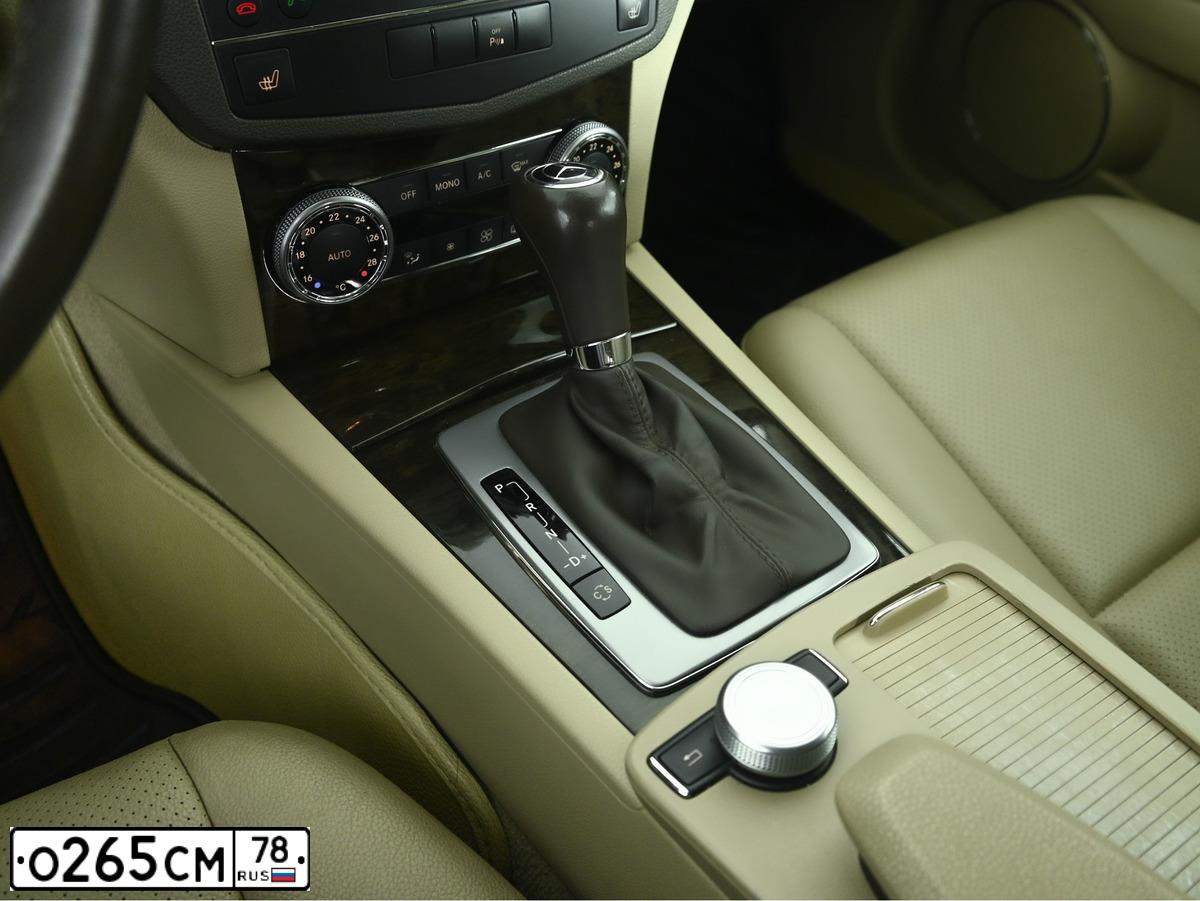 Фото автомобиля JAGUAR XF-SERIE, 2014 — госномер В404СР147. Цвет: СВЕТЛО-СЕРЫЙ
