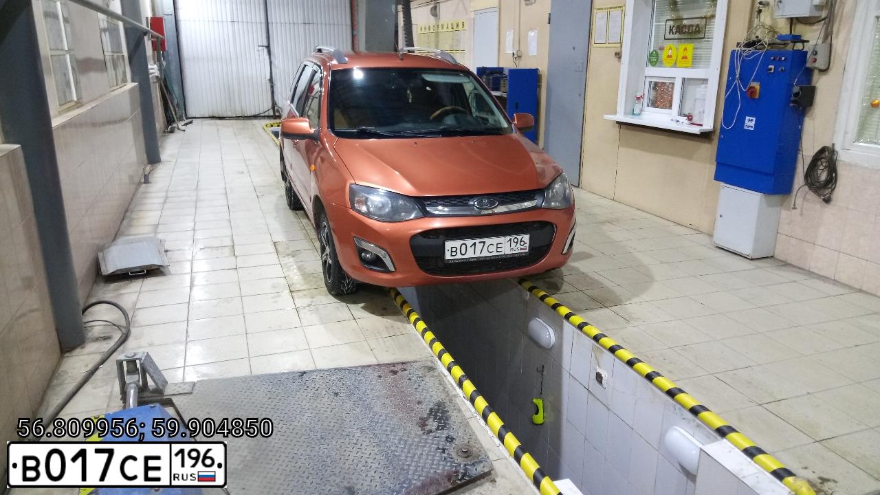 Фото автомобиля LADA 2194 KALINA, 2014 — госномер В017СЕ196. Цвет: ОРАНЖЕВЫЙ