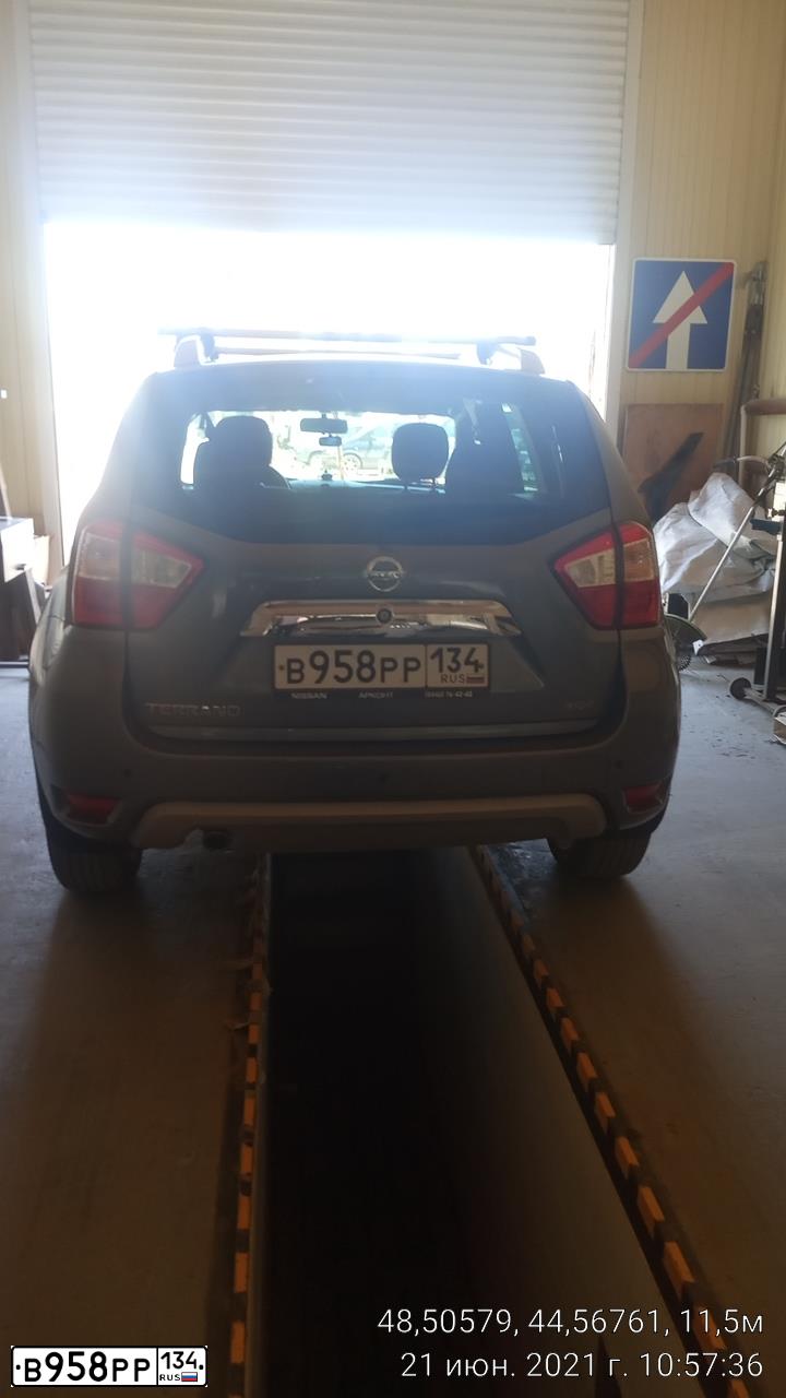 Фото автомобиля NISSAN TERRANO, 2016 — госномер В958РР134. Цвет: Серый
