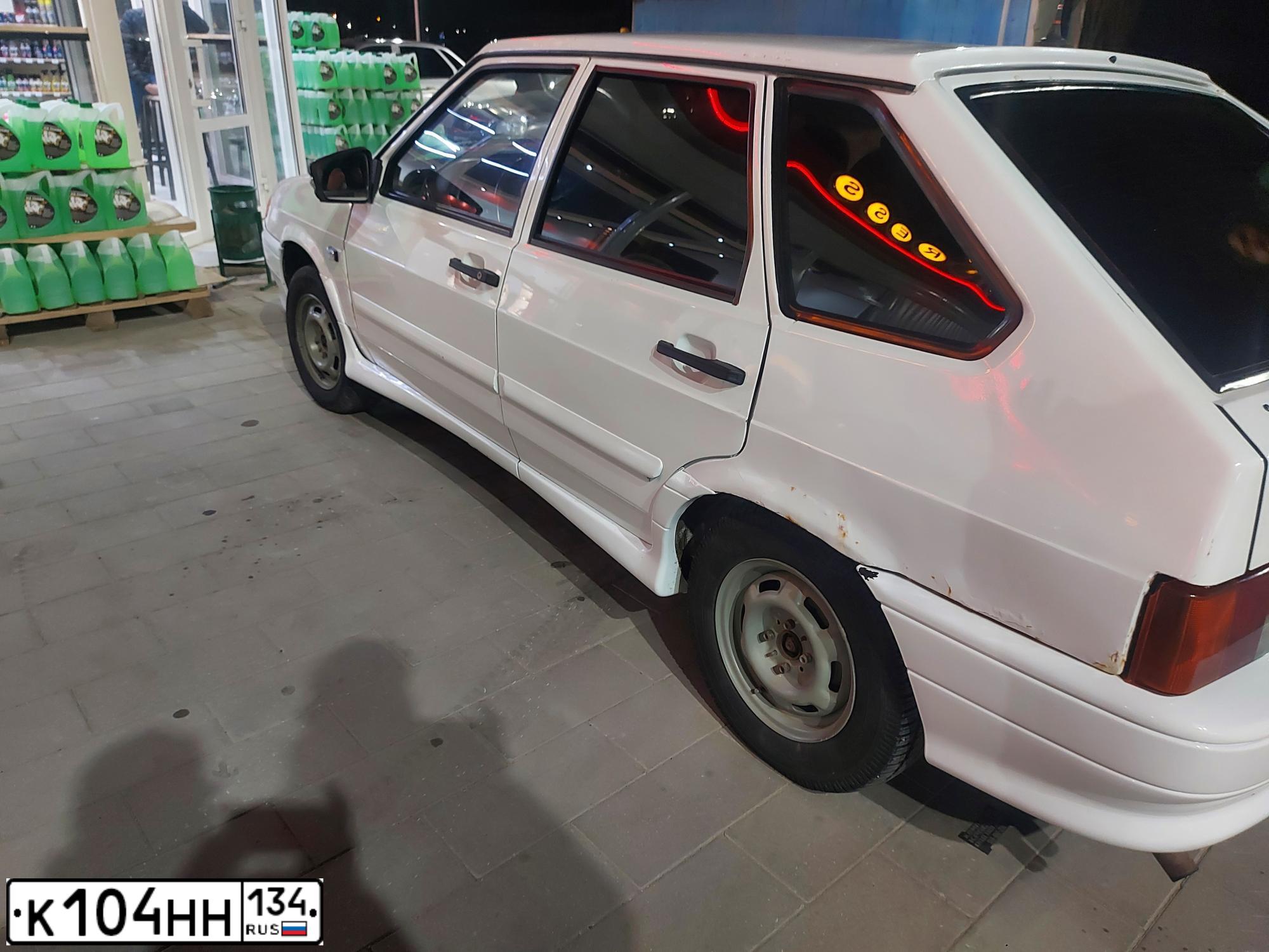 Фото автомобиля LADA 2114 SAMARA, 2010 — госномер Е982РО08. Цвет: Белый